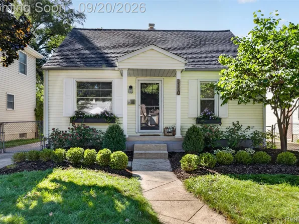 1110 Bauman Ave, Royal Oak, MI 48073