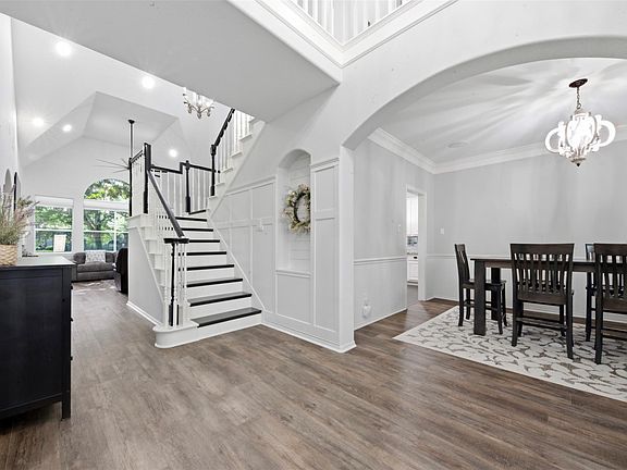 3rd image of 2319 Quarterpath Dr