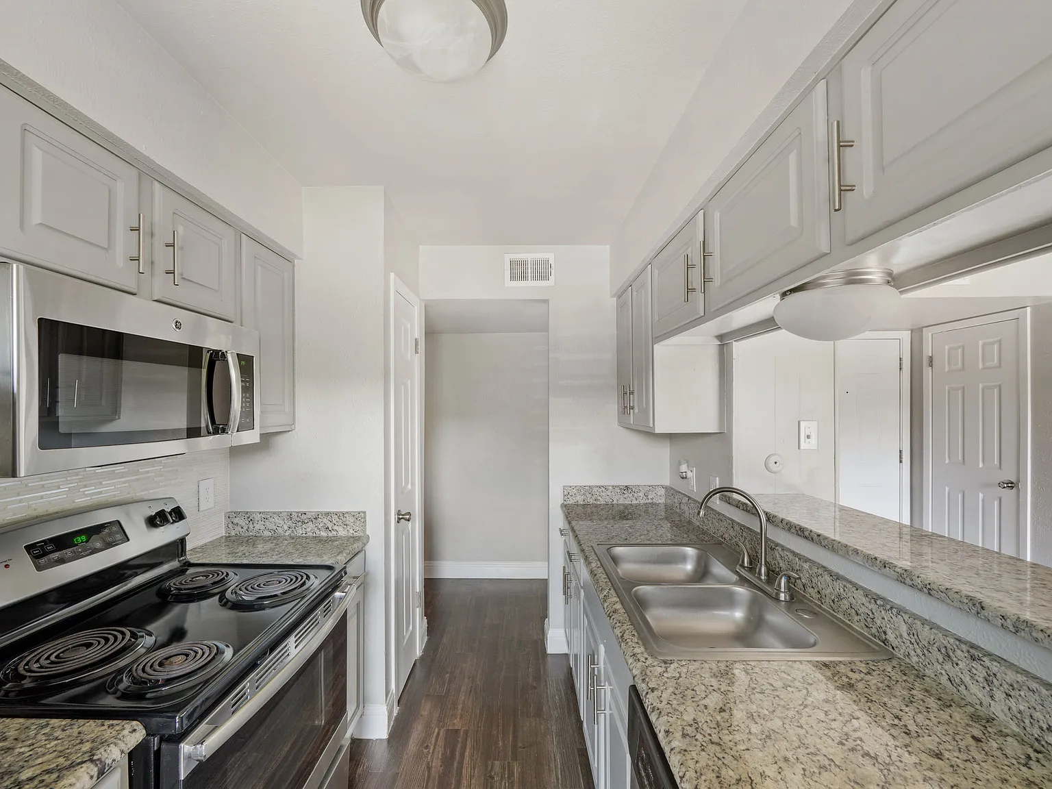 Avondale Parc @ Bellmar — Photo 4