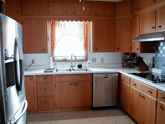 5th image of 808 G Ave
