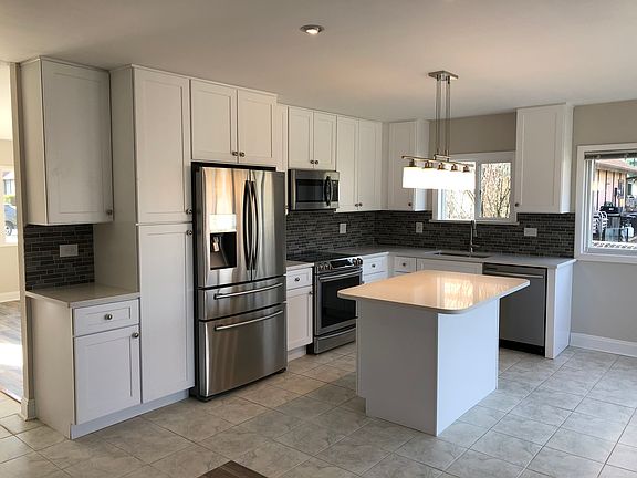 4th image of 5755 Essex Ct
