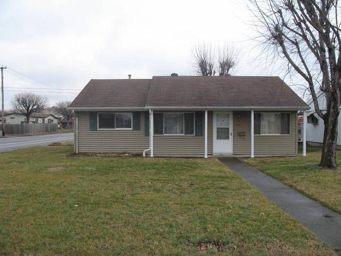 Front view of 848 18th St