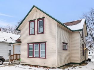 422 N 6th St, Manitowoc, WI 54220