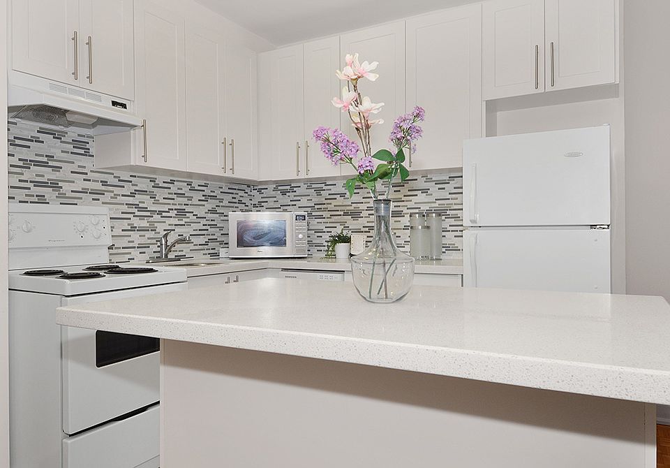 2nd image of 153 Saint George St #1474719