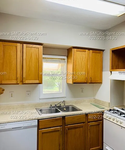 4525 Seward St — Photo 16