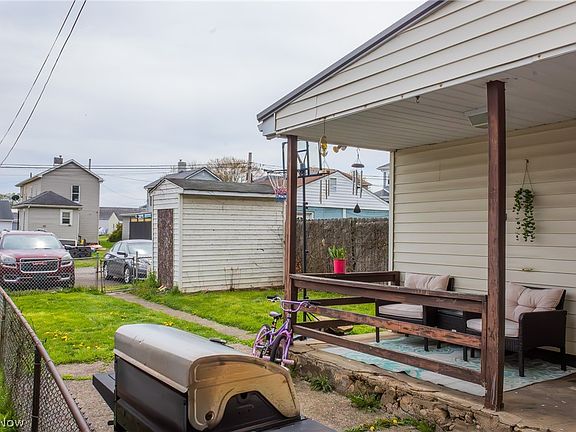 5th image of 605 Trenton St