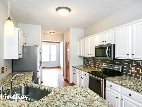 5th image of 102 Bradford Ct