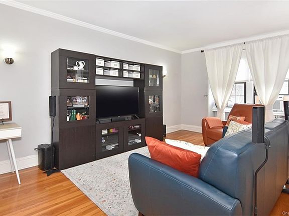 3rd image of 61 W Grand St APT 3G