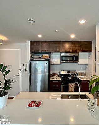 5th image of 267 6th St APT 6B