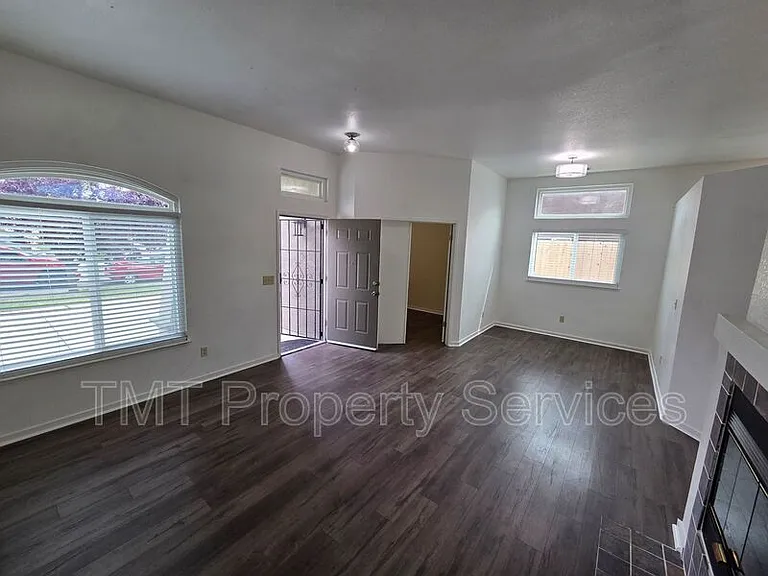 2234 Wall St — Photo 50