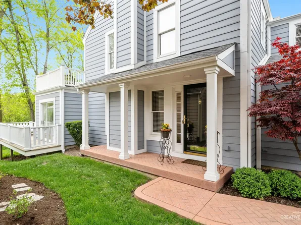 100 Whittington Crse, St Charles, IL 60174