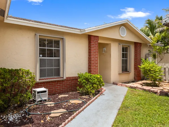 13945 Langley Pl, Fort Lauderdale, FL 33325