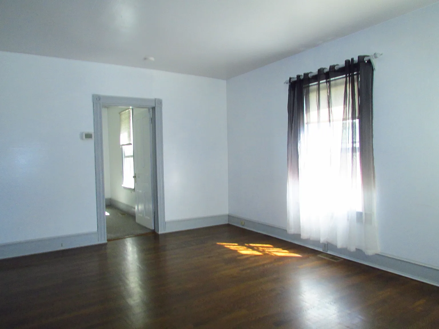 611 E State St photo 1