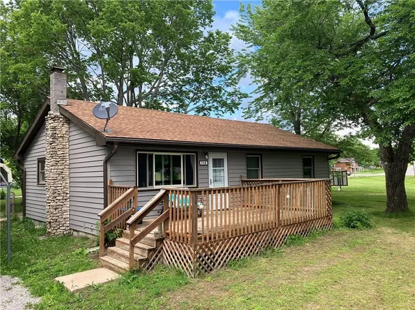 114 Spruce St, Mound City, KS 66056