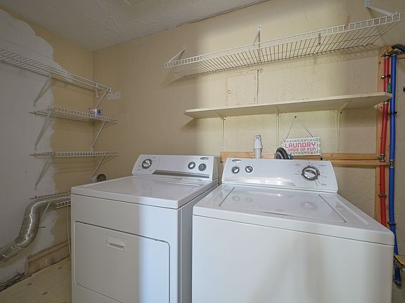 5th image of 809 NW 31st St