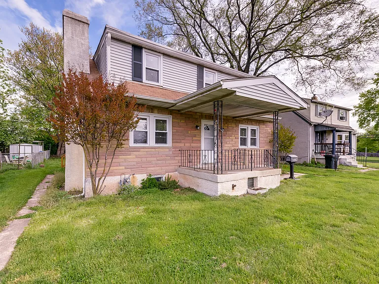 429 Manor Ave — Photo 3
