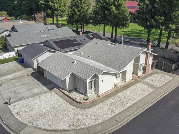 3rd image of 6498 Jacaranda Street