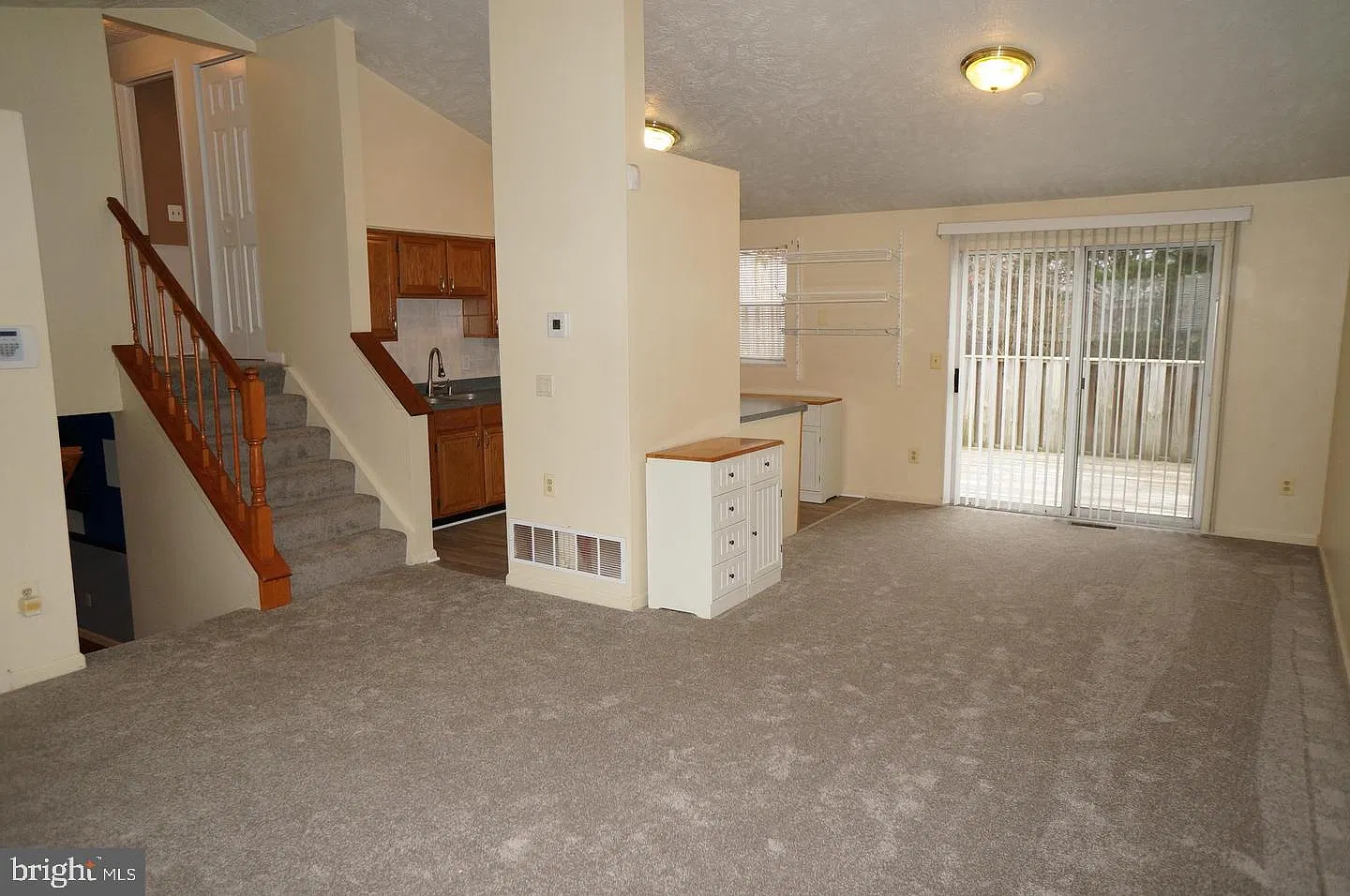4 bed, 2.0 bath, 1637 sqft, $2,900 — Photo 4