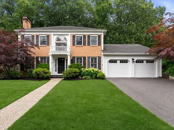 9 Hammersmith Dr, Saugus, MA 01906