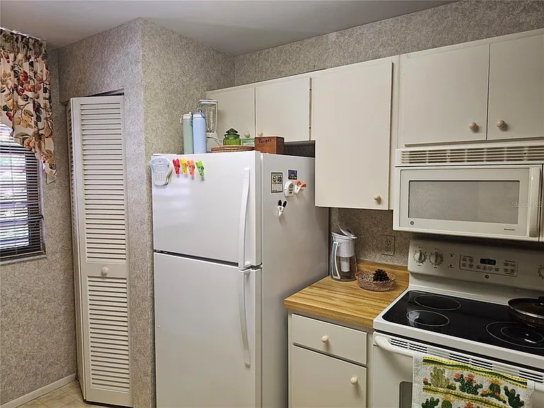 586 Lakeside Dr #586 — Photo 8