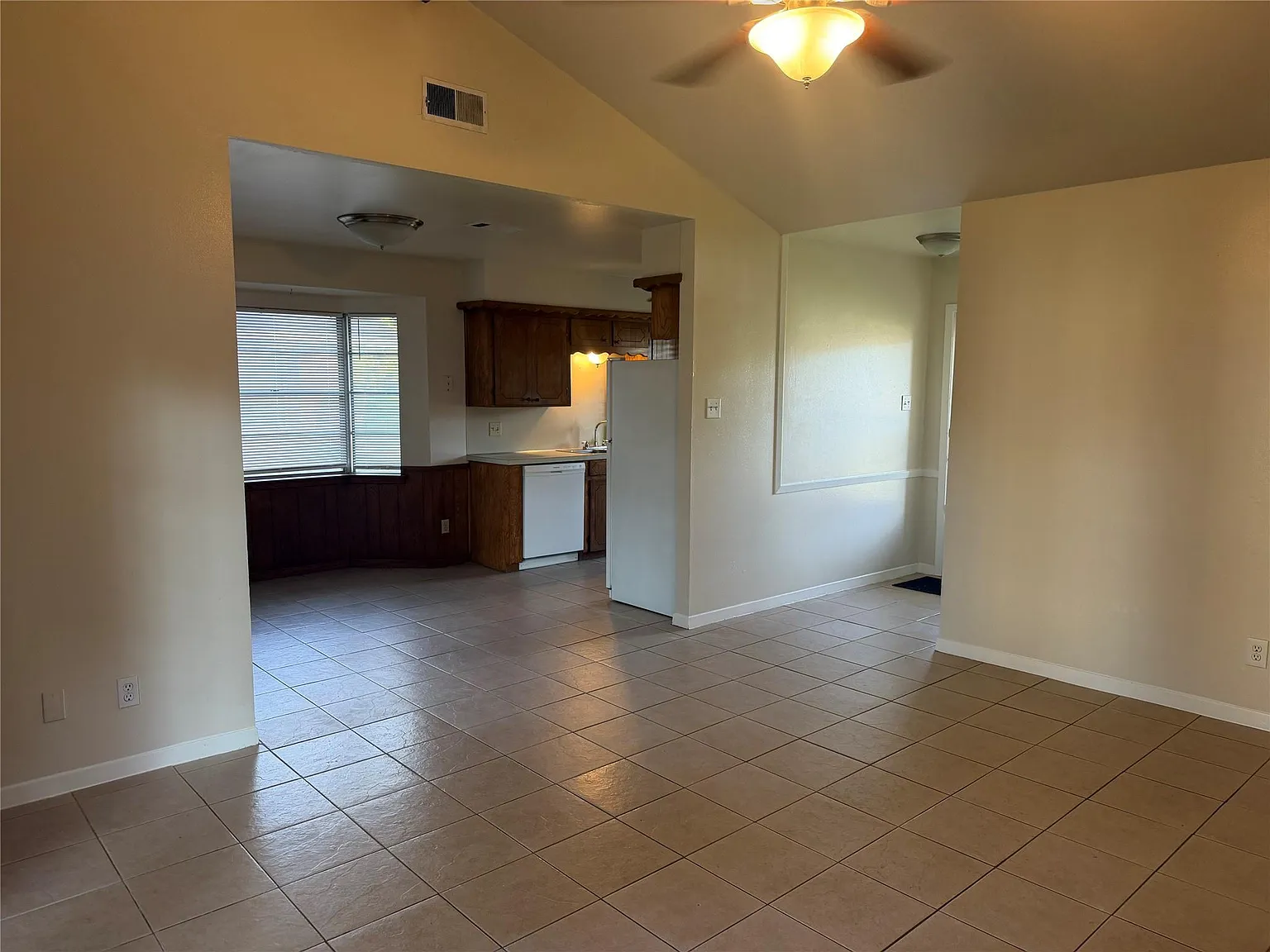 3 bed, 2.0 bath, 1140 sqft, $1,850 — Photo 3