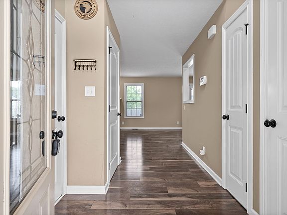 4th image of 523 Falkland Cir