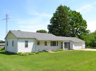 112 Hillcrest Dr, Albion, IL 62806