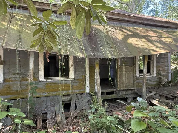 178 11th St, Apalachicola, FL 32320