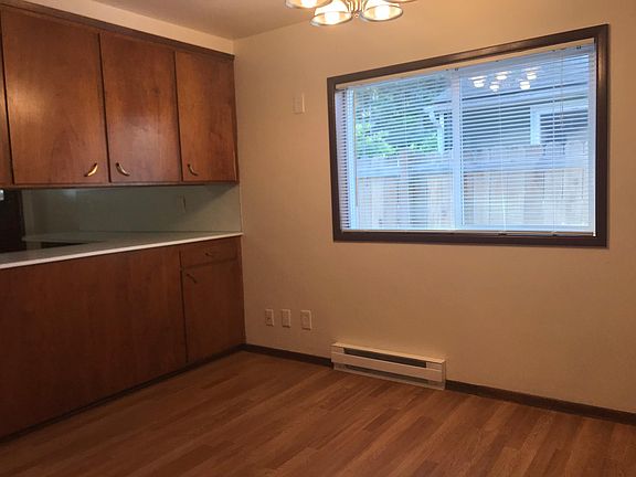 3rd image of 3304 Hawthorne Pl SE