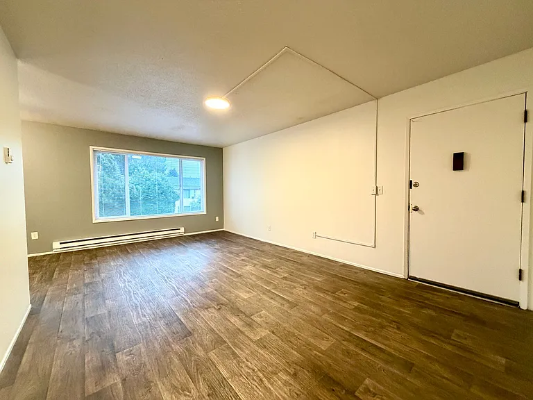 Hudson Court — Photo 13