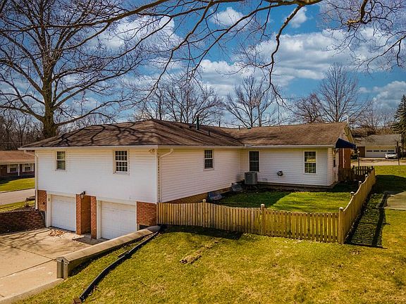3rd image of 506 Meadowdale Dr
