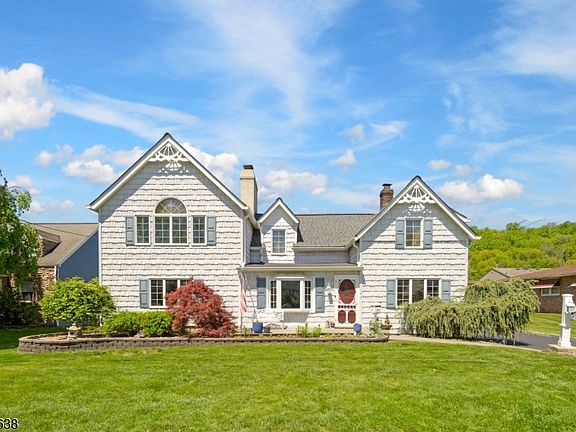 5th image of 2065 Prospect Ave