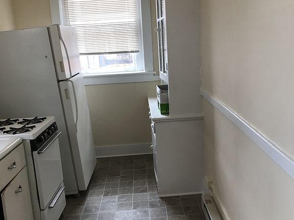 5th image of 100 N Crenshaw Ave APT 2