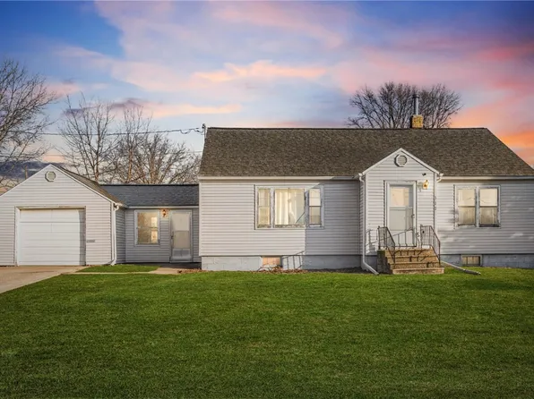 317 E 10th St, Vinton, IA 52349