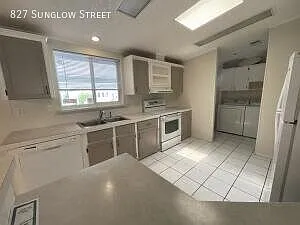 827 Sunglow Street Pool Waterfront — Photo 3