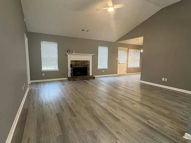 4902 Larkspur Ln — Photo 2