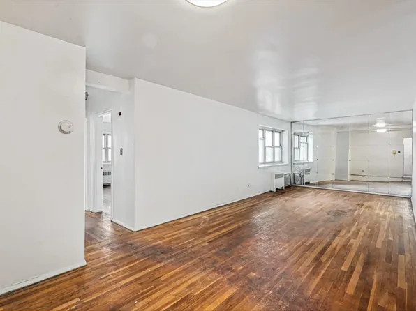 144-55 Melbourne Avenue image 3 of 18