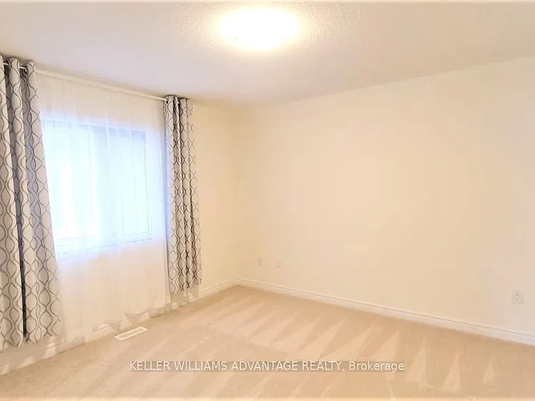 84 Little Britain Cres — Photo 11