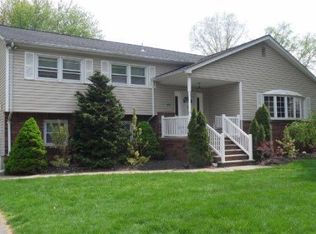 25 Donna Dr, Fairfield, NJ 07004