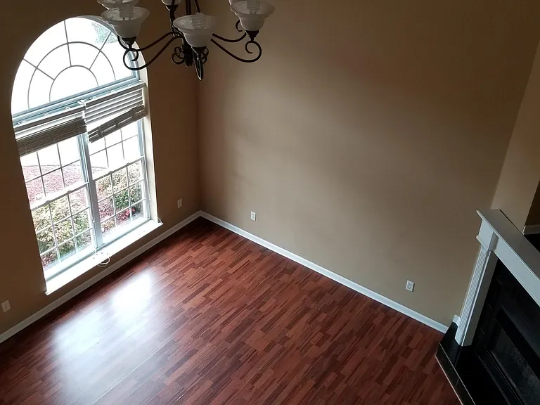 7825 Laurelton Dr — Photo 4