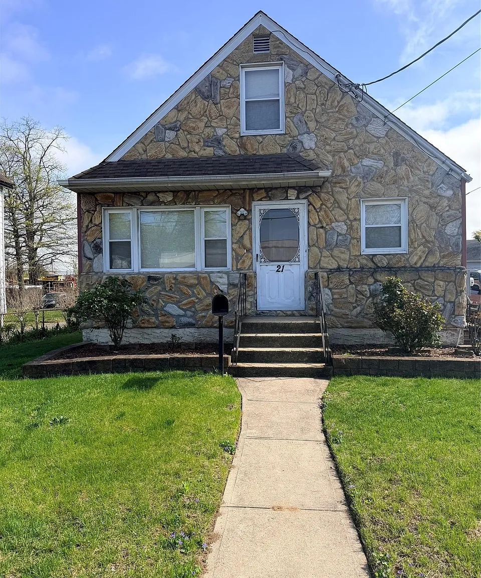3 bed, 1176 sqft, $4,000 — Photo 1