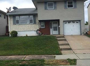 18 Sumutka Ct, Carteret, NJ 07008