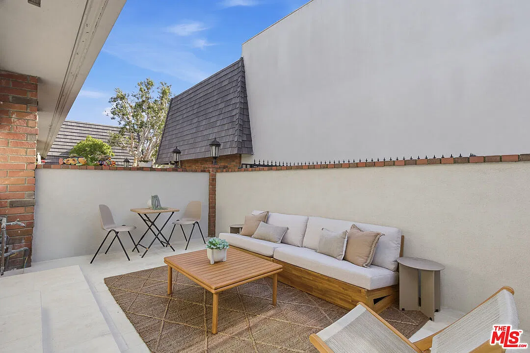 2 bed, 2.5 bath, 1489 sqft, $5,500 — Photo 4