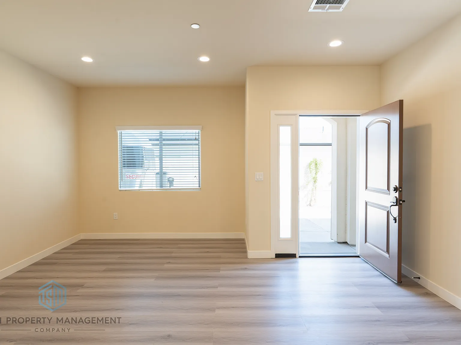 4 bed, 4.5 bath, 1612 sqft, $4,300 — Photo 4