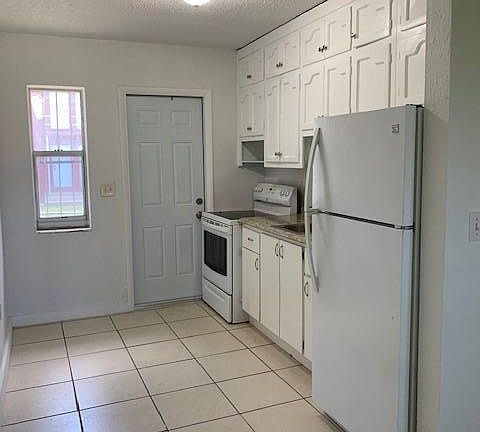 3rd image of 576 NE 62nd St #2