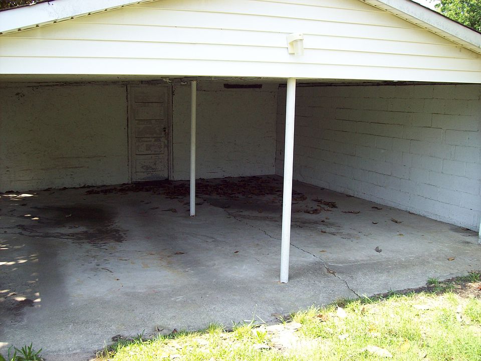 2nd image of 719 Silk Ln