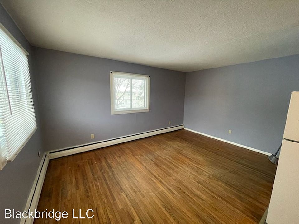 2nd image of 362 Winifred St E APT 2