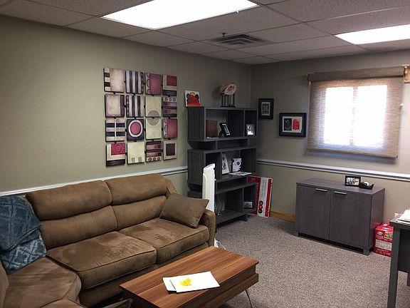 Note the recent remodel with new carpet, trim, paint, etc.