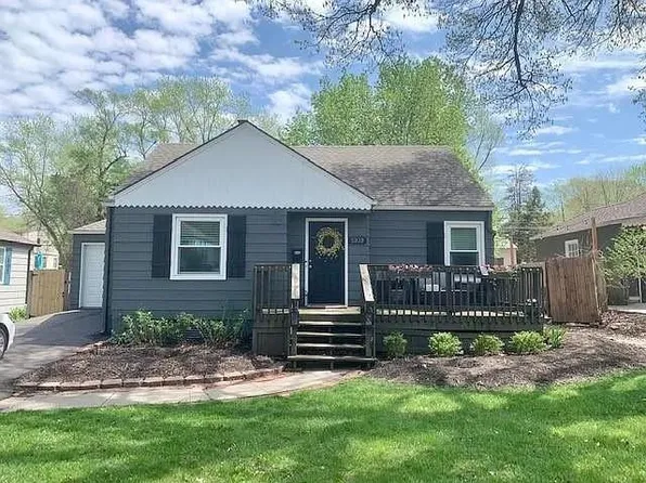 5939 Fontana St, Fairway, KS 66205