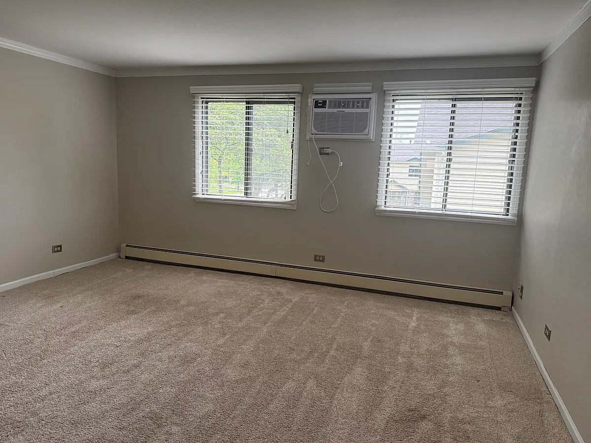 Building Photo - 8328 Oak Leaf Dr #1503